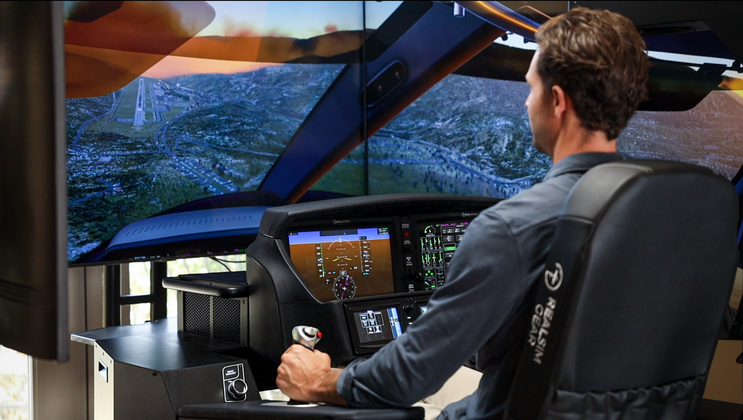 Flight Simulator vs Real Flying: What Transfers and What Doesn't